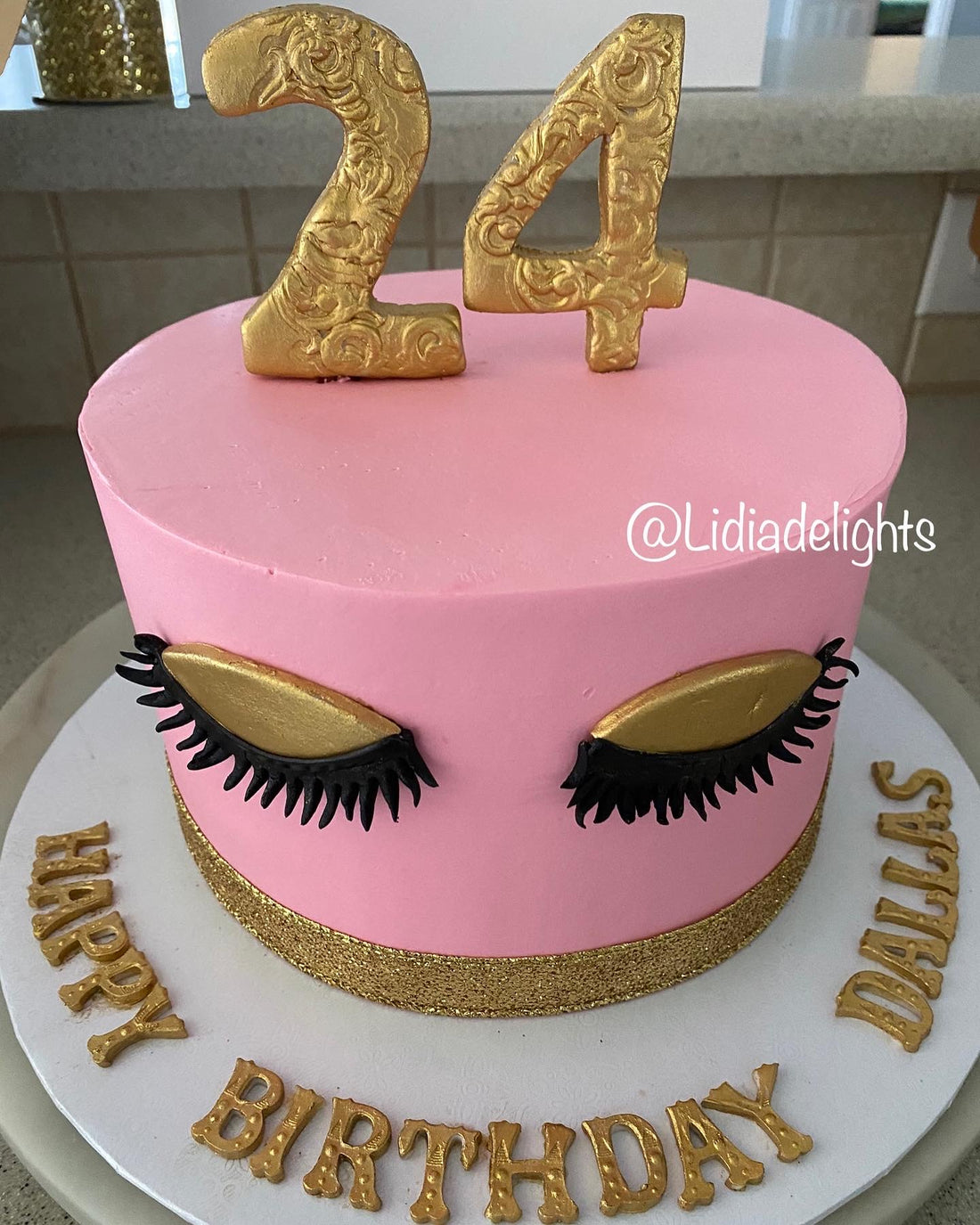 Eyelashes Cake